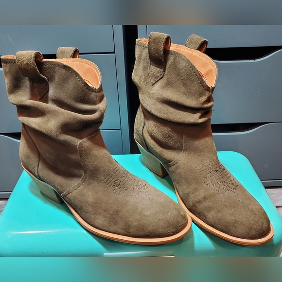 DINGO Jackpot ☆ Women's Casual Boot ☆ OLIVE Leather ☆ Size 8 Womens ☆ EUC - Picture 7 of 13